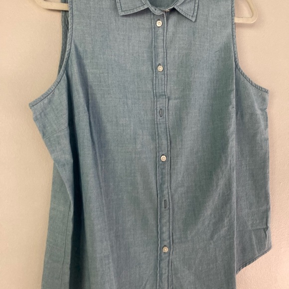 NWT J Crew Sleeveless chambray button up shirt - Picture 3 of 6